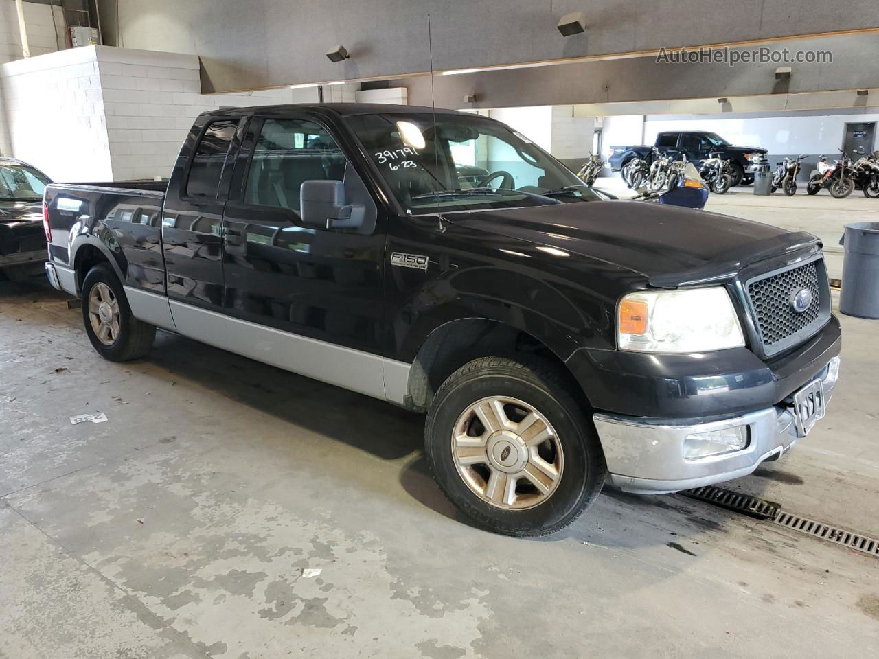 2004 Ford F150  Black vin: 1FTPX12534NC50043