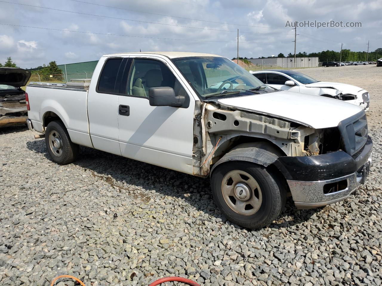 2004 Ford F150  White vin: 1FTPX12584NC64634