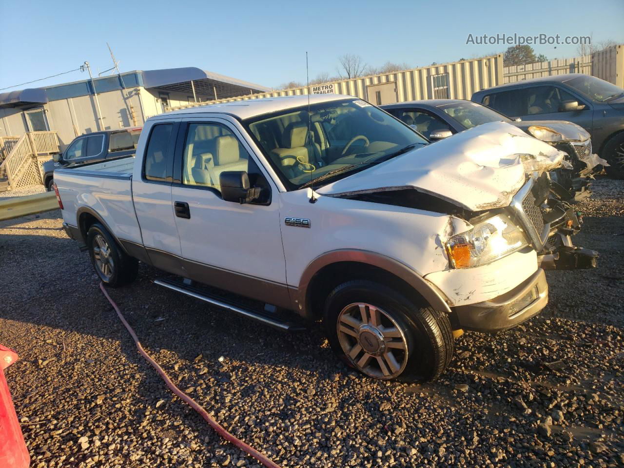 2005 Ford F150  White vin: 1FTPX12595NB62289