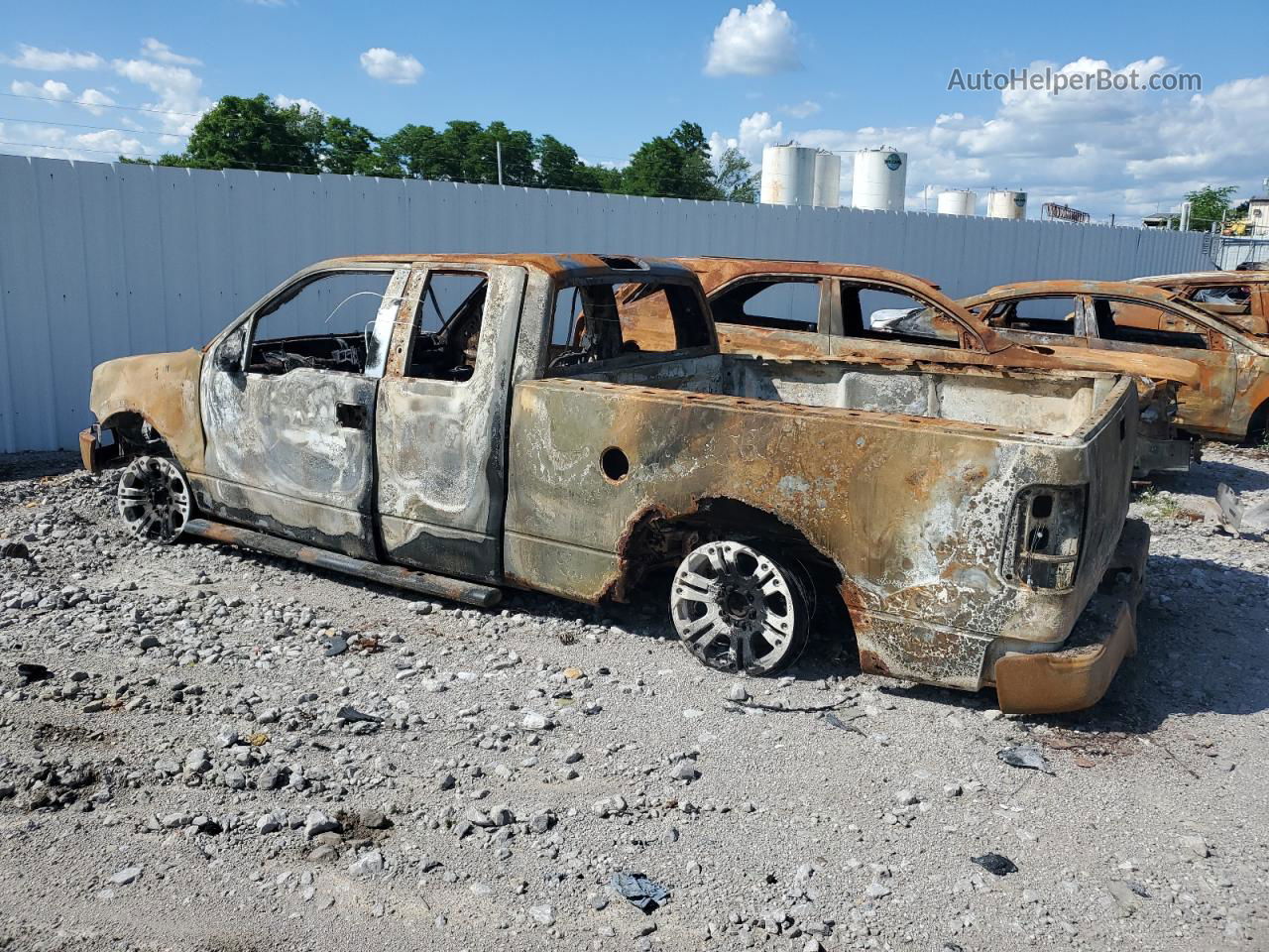 2004 Ford F150  Burn vin: 1FTPX14514NA21423