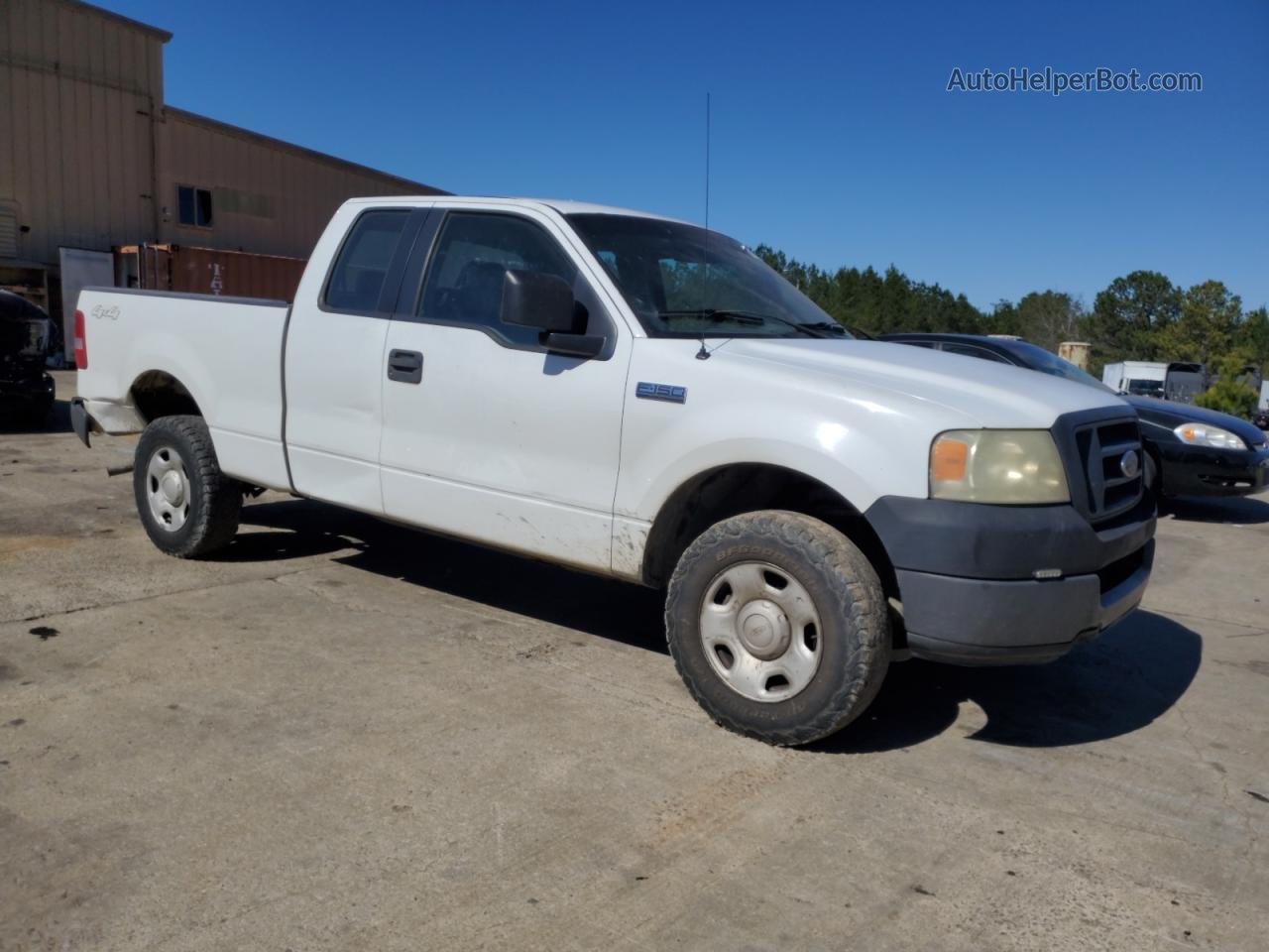 2005 Ford F150  White vin: 1FTPX14525NB66892