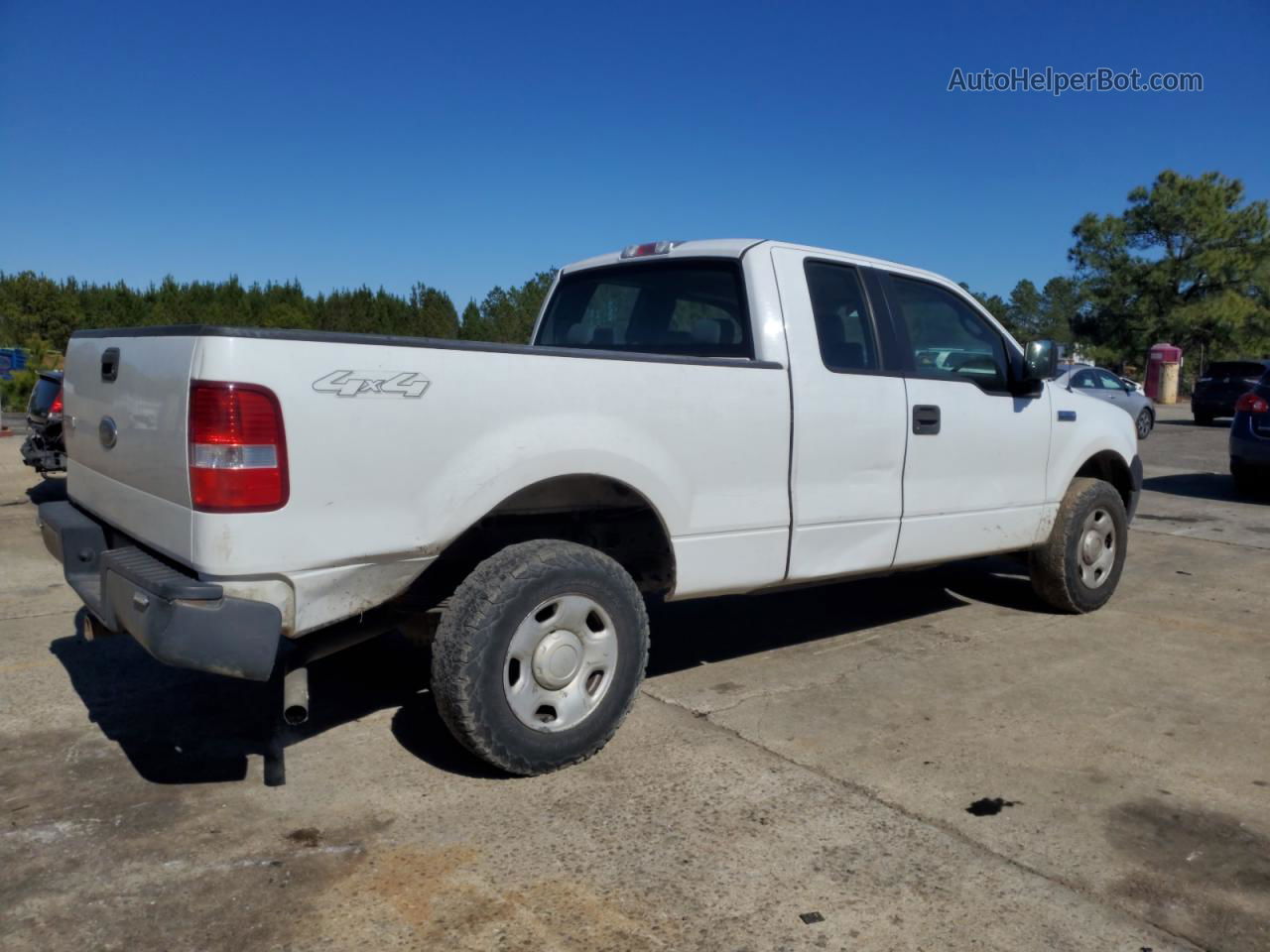 2005 Ford F150  White vin: 1FTPX14525NB66892