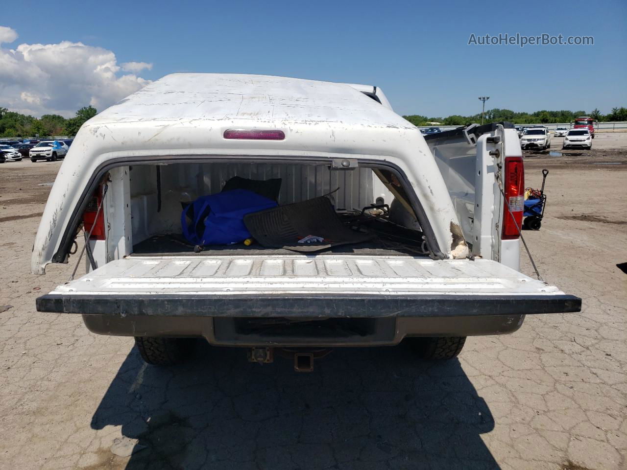 2004 Ford F150  White vin: 1FTPX14534NA69621