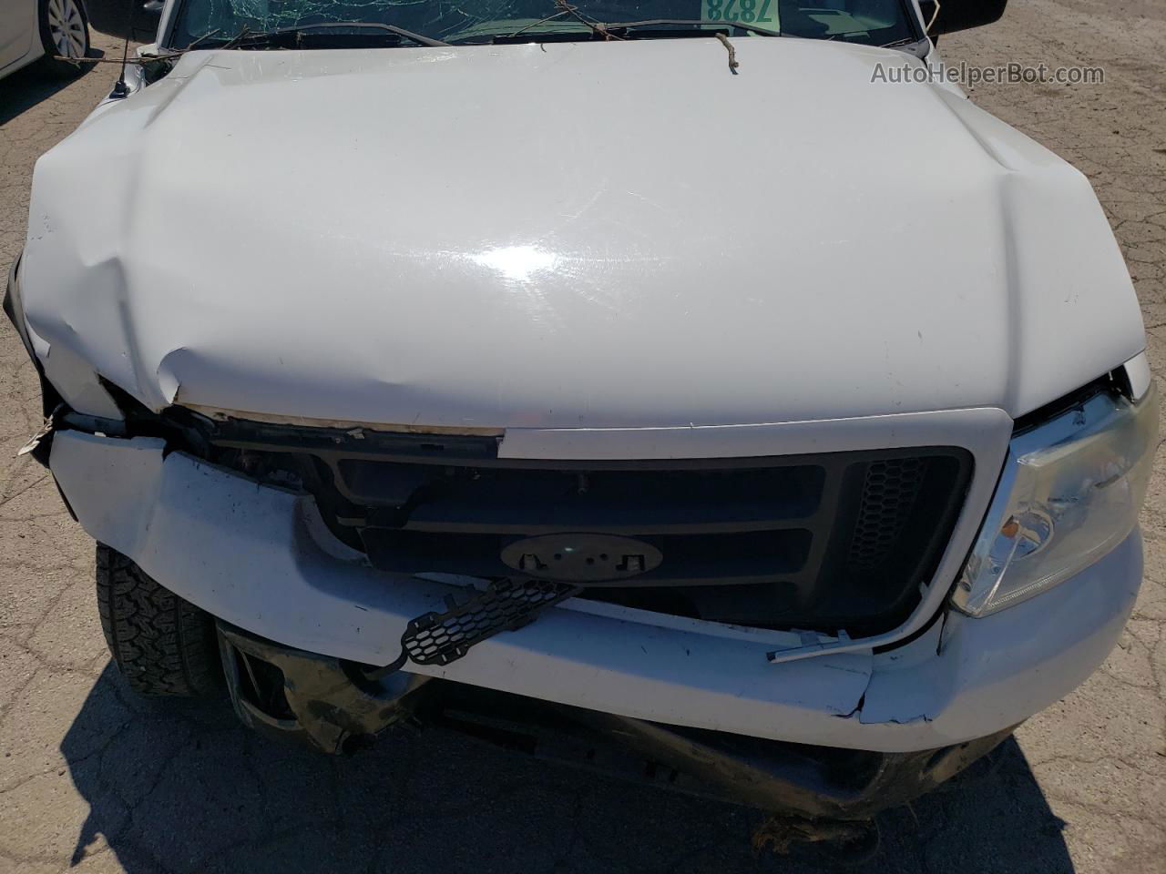 2004 Ford F150  White vin: 1FTPX14534NA69621