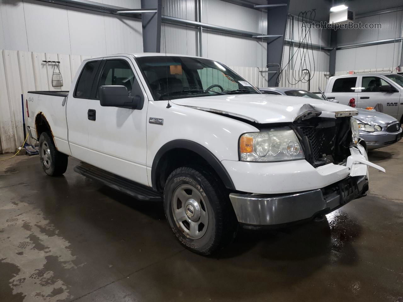 2005 Ford F150  White vin: 1FTPX14575FA89690