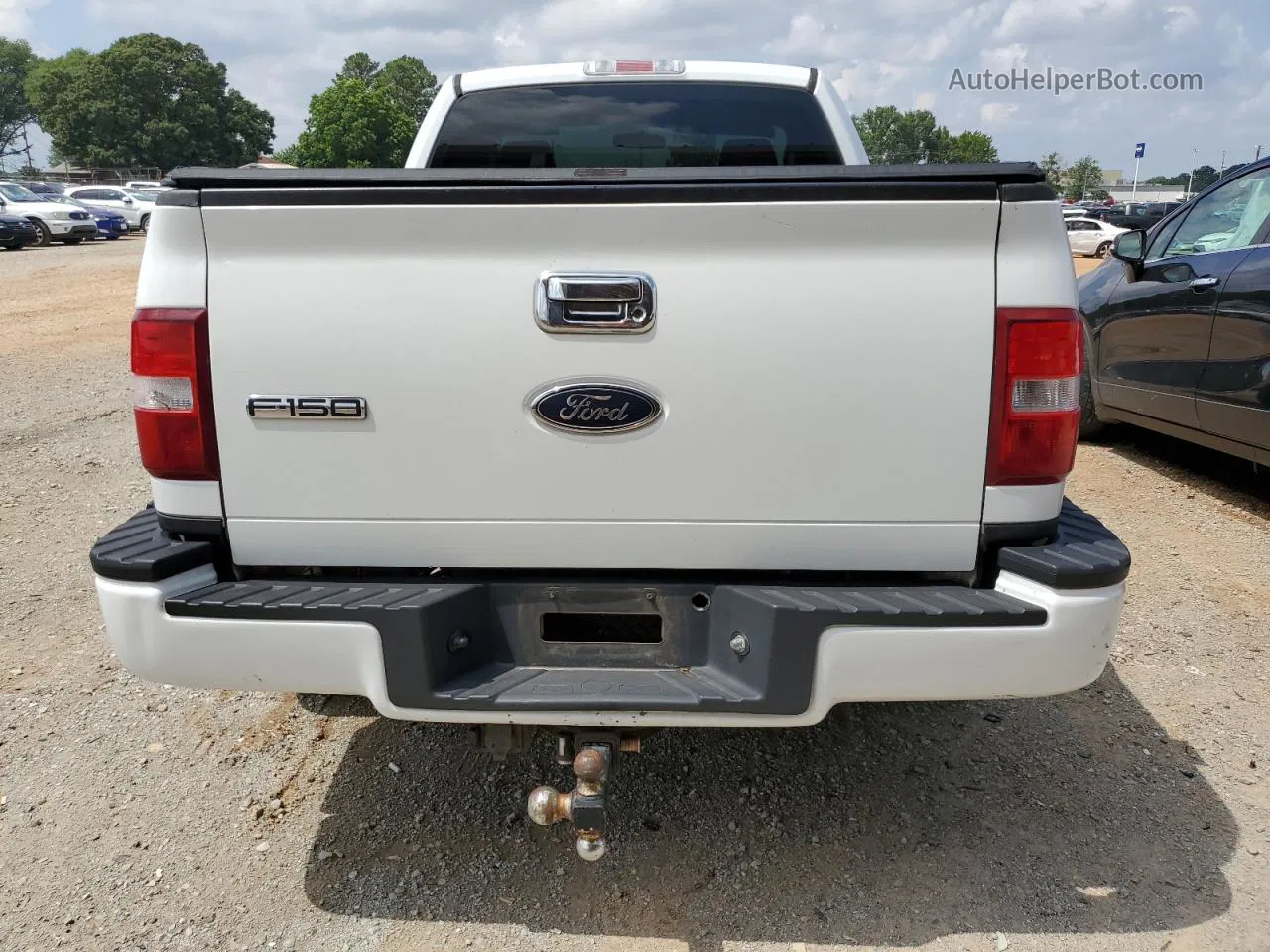 2005 Ford F150  White vin: 1FTRF02W05KC59395