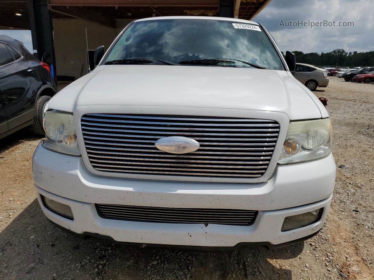 2005 Ford F150  White vin: 1FTRF02W05KC59395