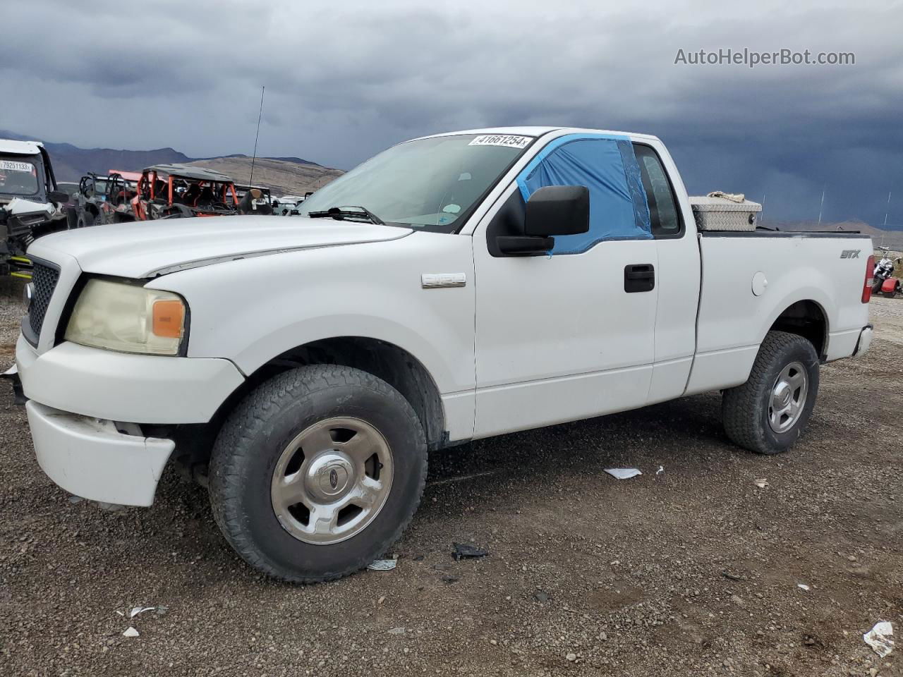 2005 Ford F150  White vin: 1FTRF12235NB88324