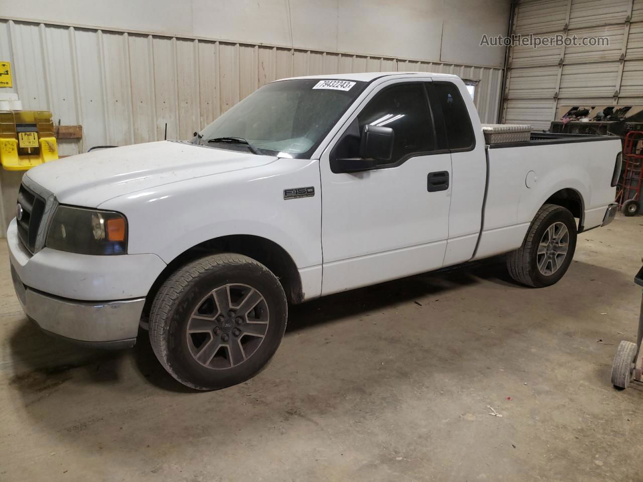 2004 Ford F150  White vin: 1FTRF12524NA15158