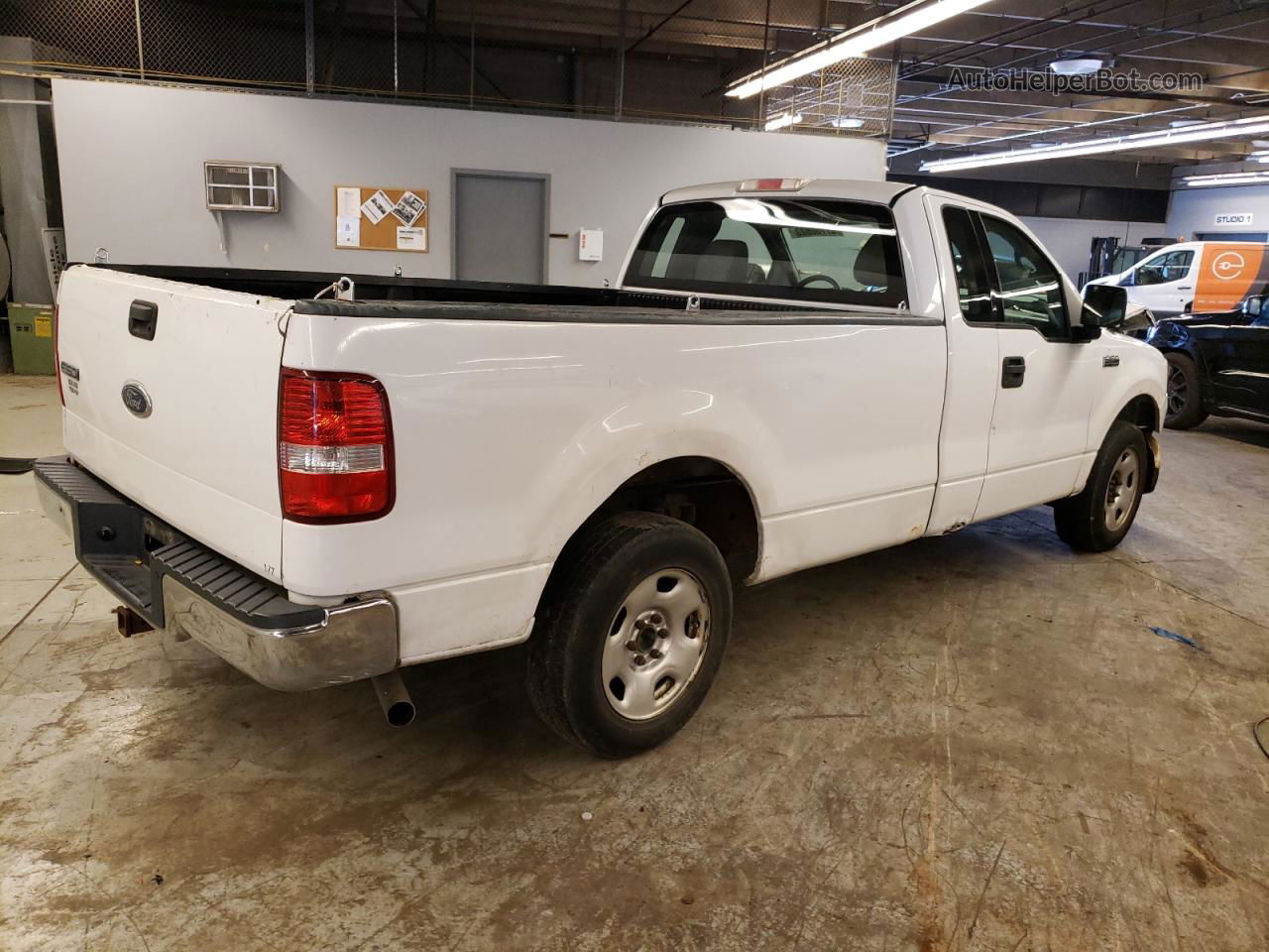 2004 Ford F150  White vin: 1FTRF12W54NA95709