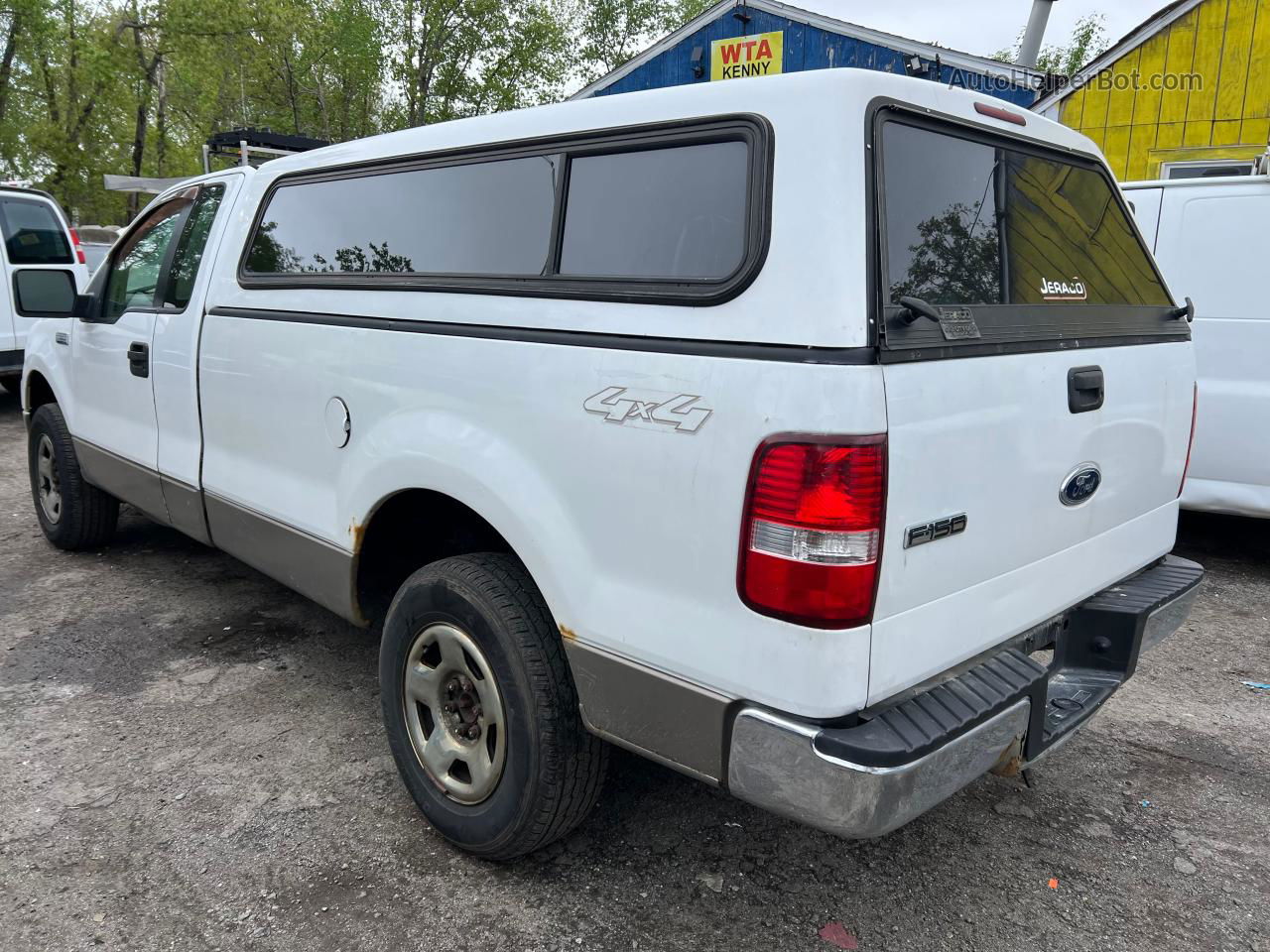 2005 Ford F150  White vin: 1FTRF14W15NB59310