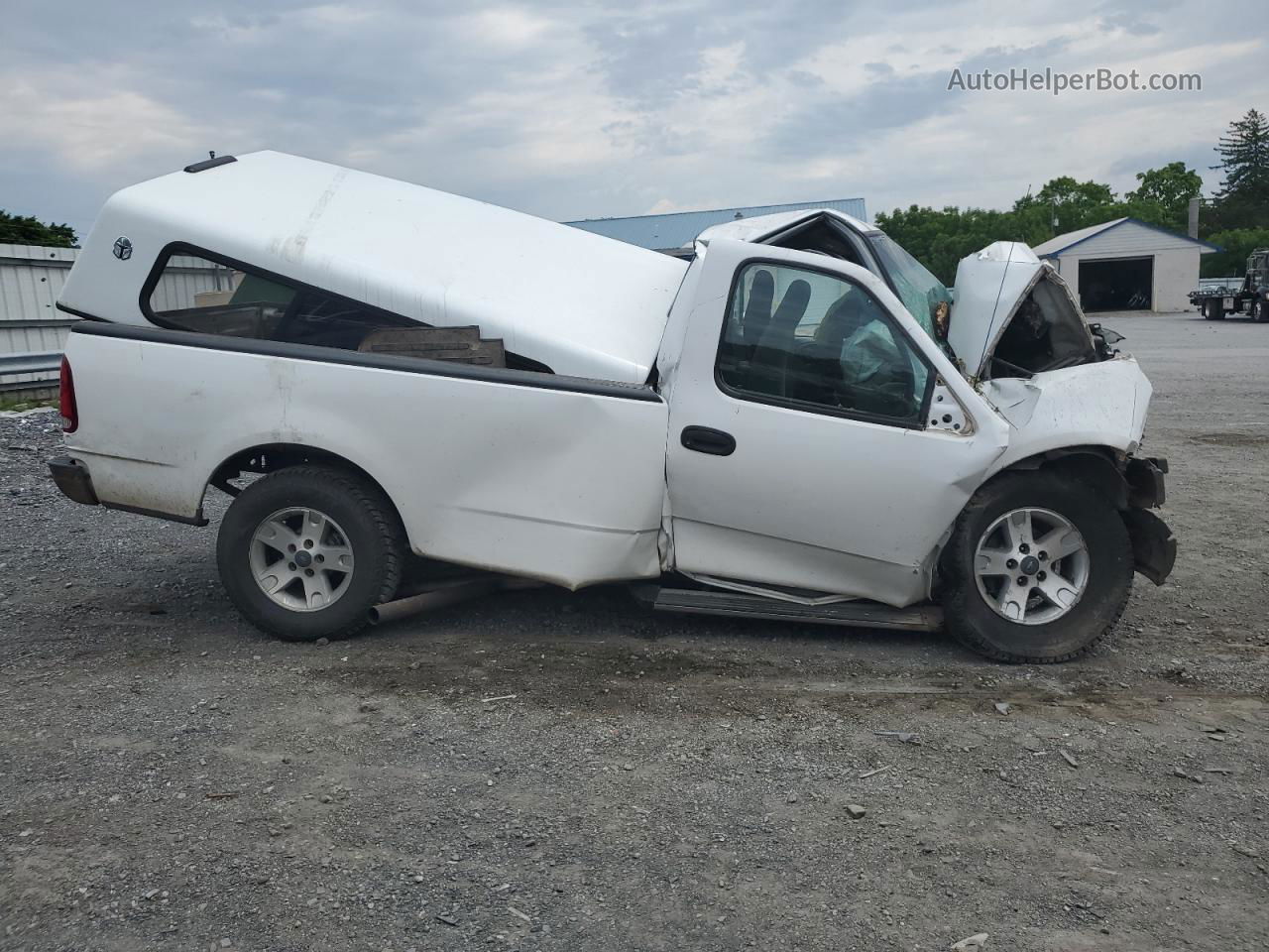 2001 Ford F150  White vin: 1FTRF17W41NB21642