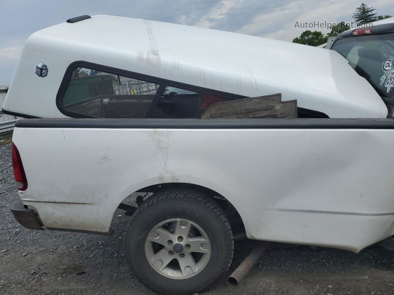 2001 Ford F150  White vin: 1FTRF17W41NB21642