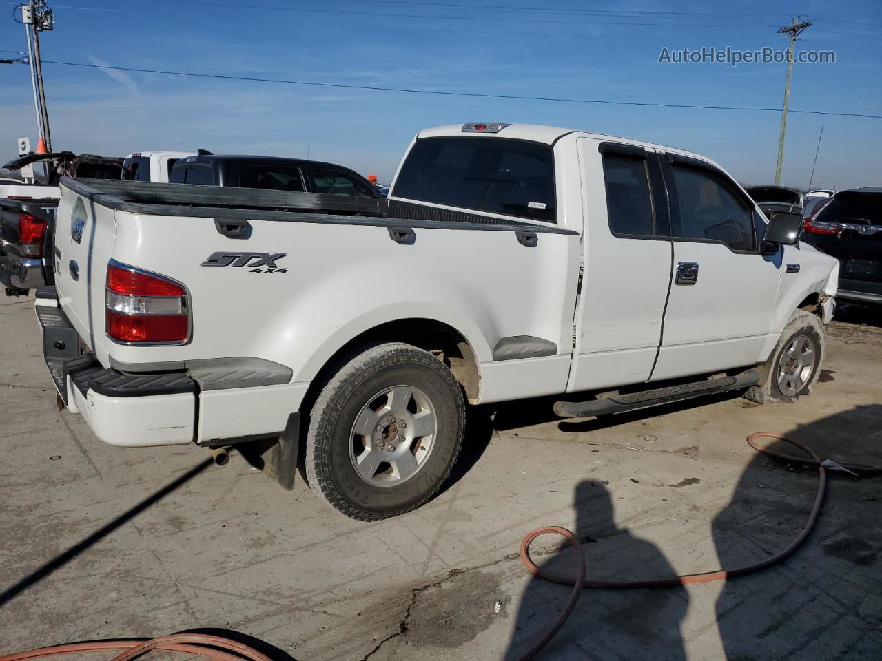 2004 Ford F150  White vin: 1FTRX04W44KD25388