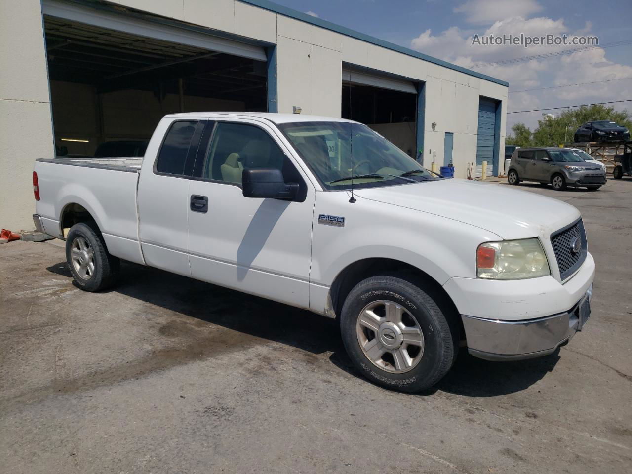 2004 Ford F150  White vin: 1FTRX12W04NB67283