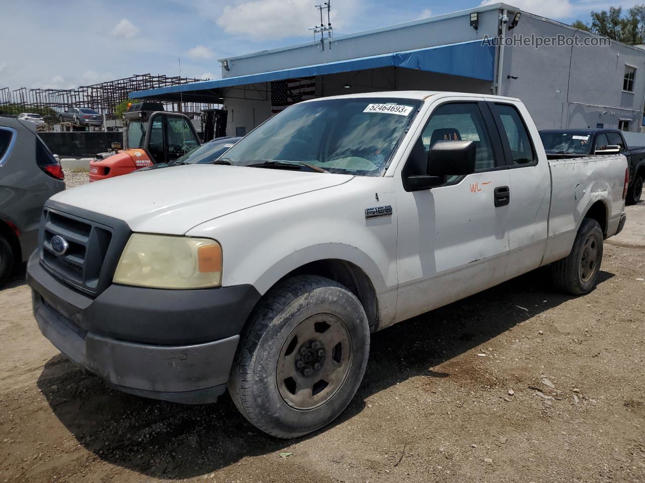 2005 Ford F150  White vin: 1FTRX12W05FA89504