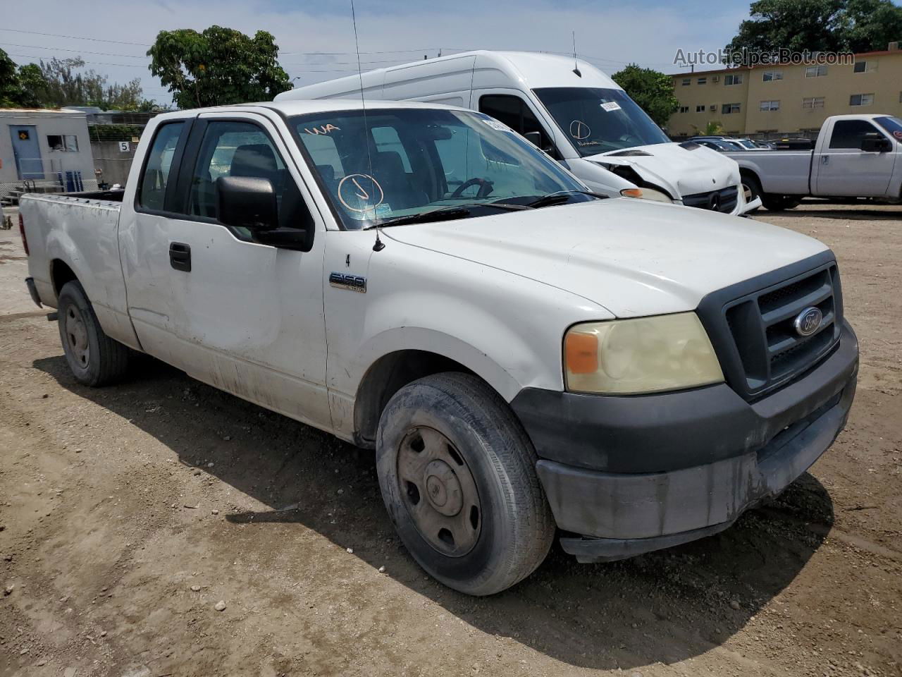 2005 Ford F150  White vin: 1FTRX12W05FA89504