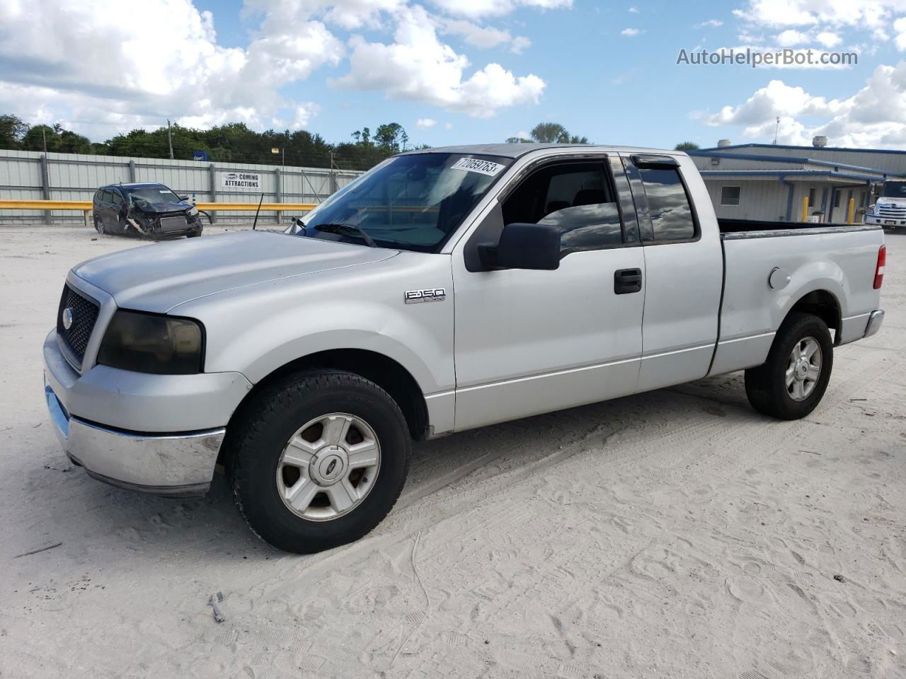 2004 Ford F150  Silver vin: 1FTRX12W64NB91717