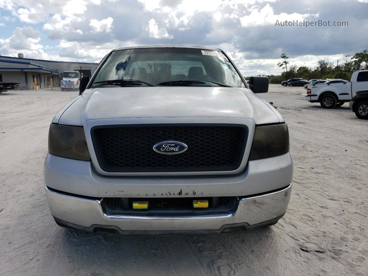 2004 Ford F150  Silver vin: 1FTRX12W64NB91717