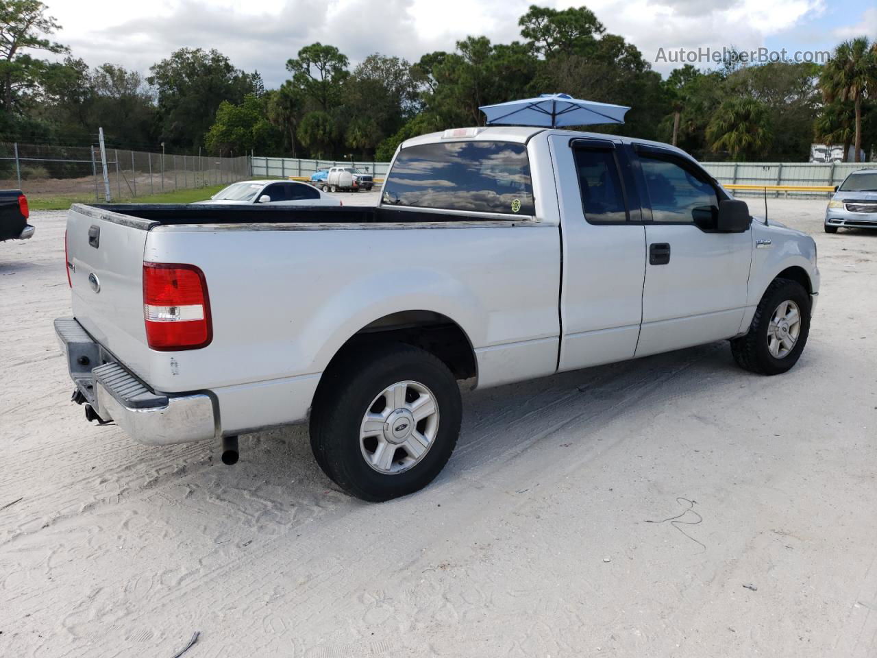 2004 Ford F150  Silver vin: 1FTRX12W64NB91717