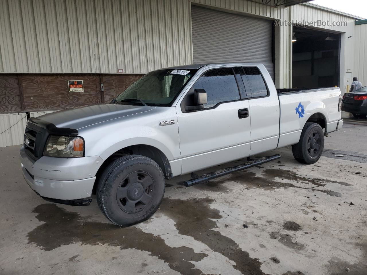 2004 Ford F150  Silver vin: 1FTRX12W74NB65272