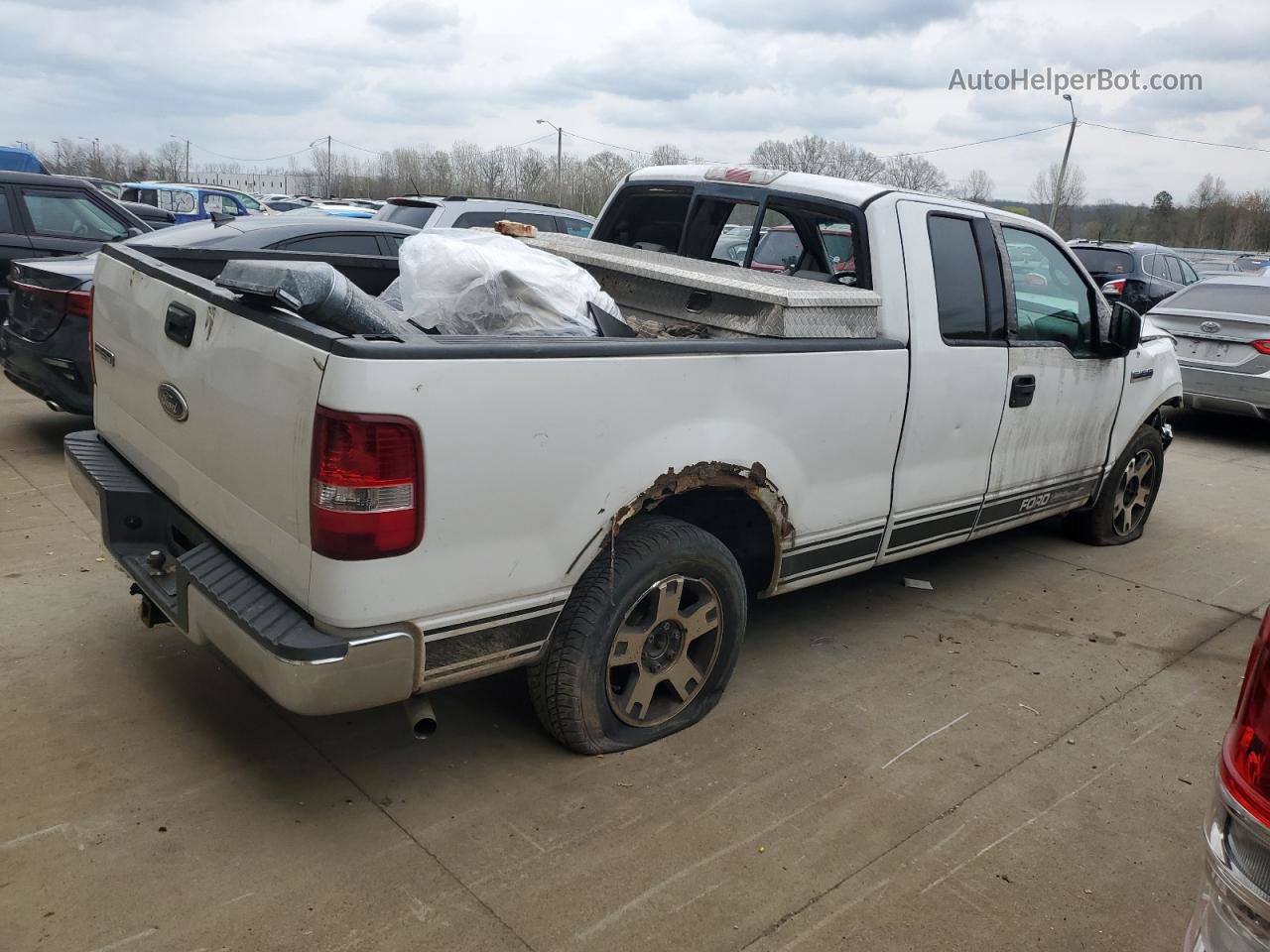 2004 Ford F150  White vin: 1FTRX12W84NA26476