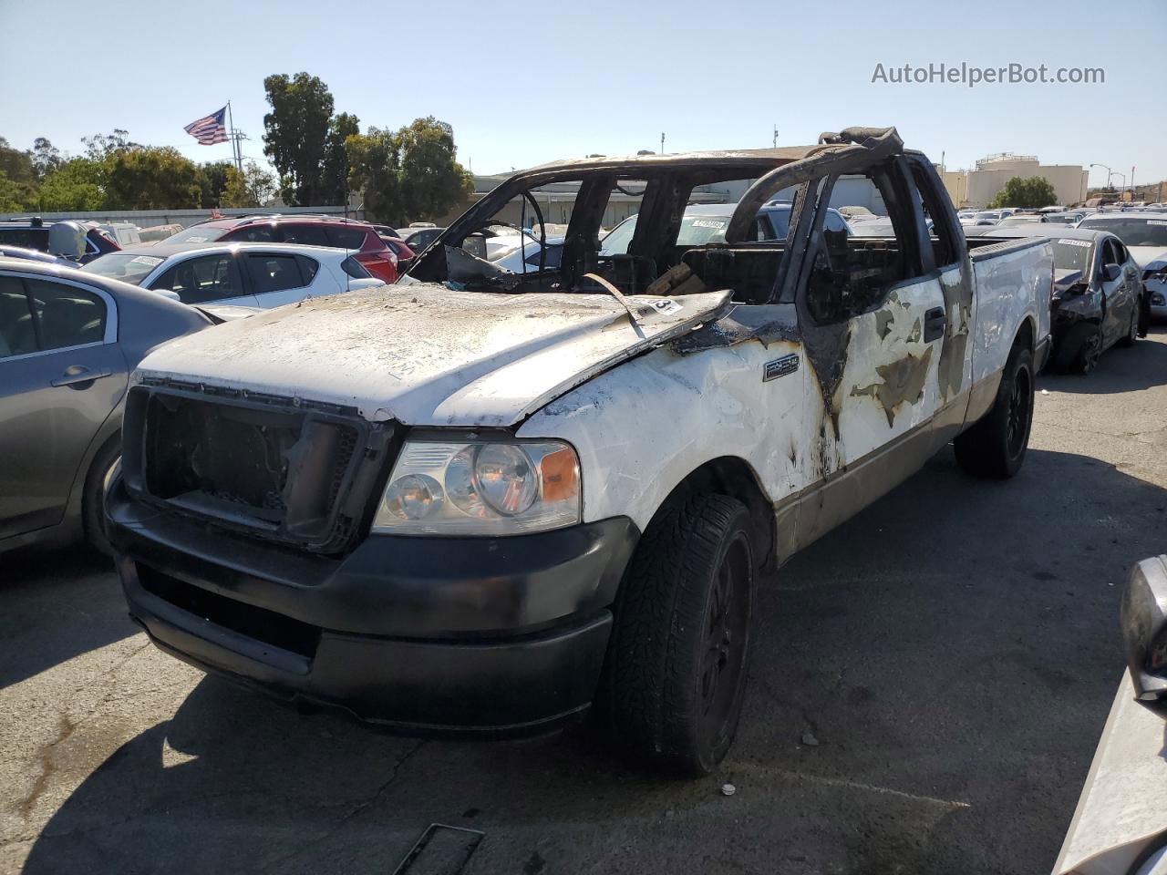 2005 Ford F150  White vin: 1FTRX12W85FB65101