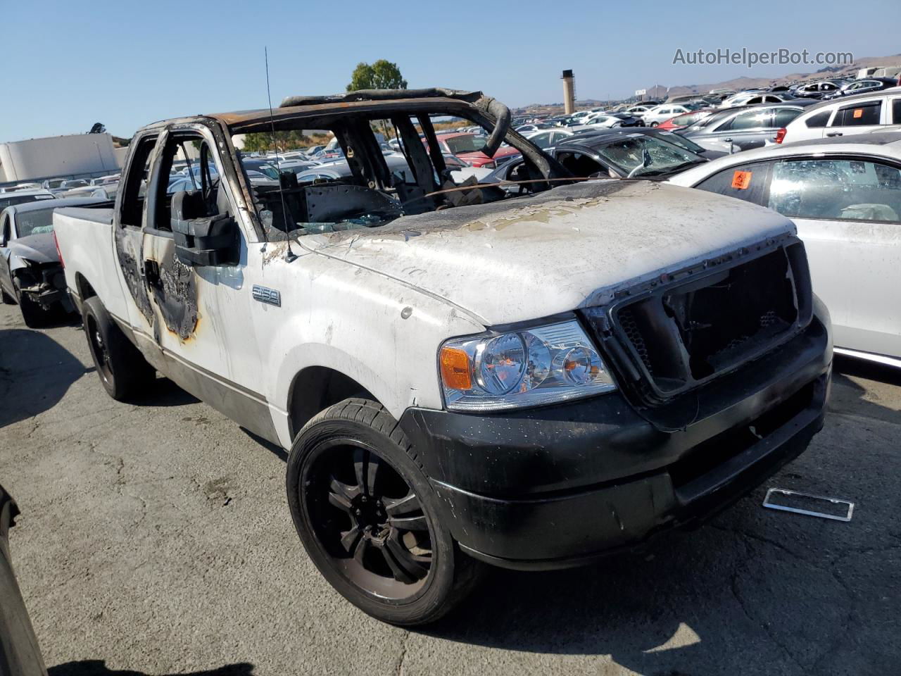 2005 Ford F150  White vin: 1FTRX12W85FB65101