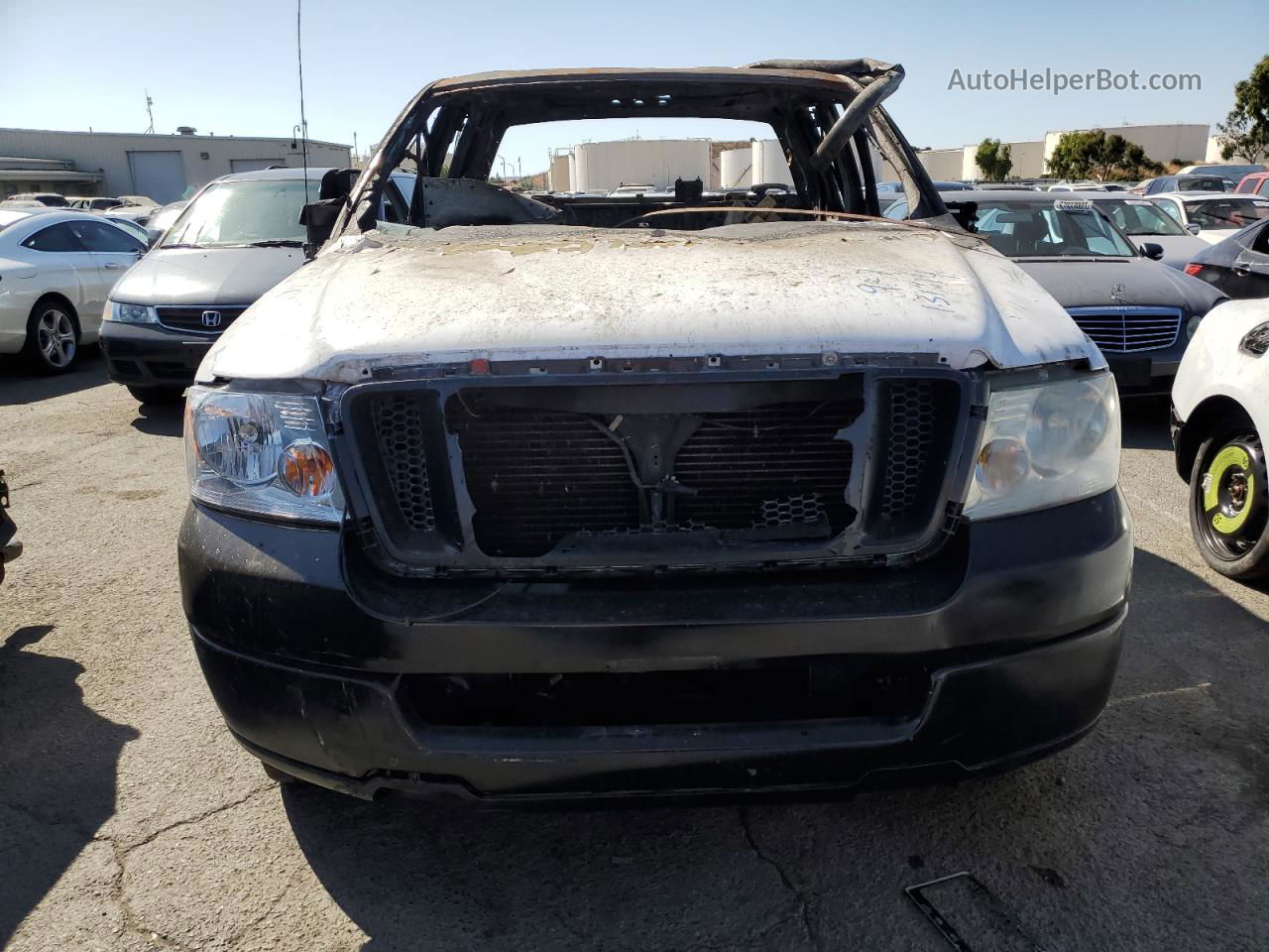 2005 Ford F150  White vin: 1FTRX12W85FB65101