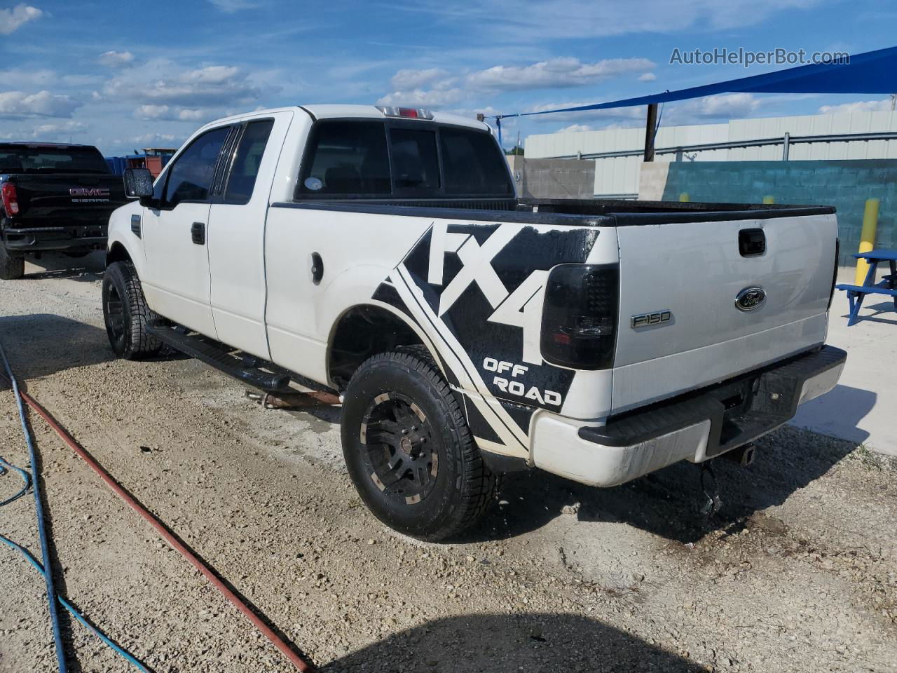 2005 Ford F150  White vin: 1FTRX14W05NB06241