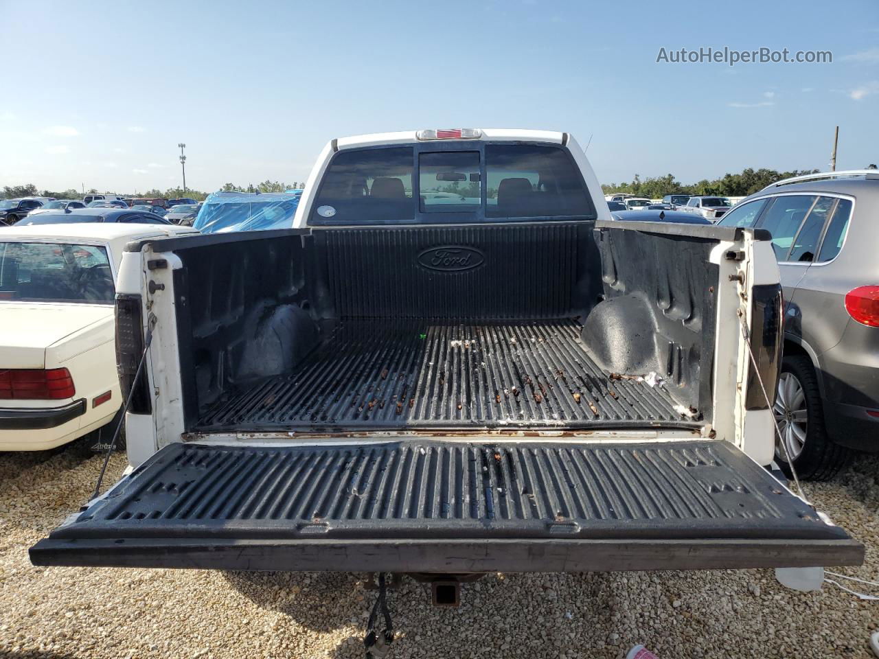 2005 Ford F150  White vin: 1FTRX14W05NB06241