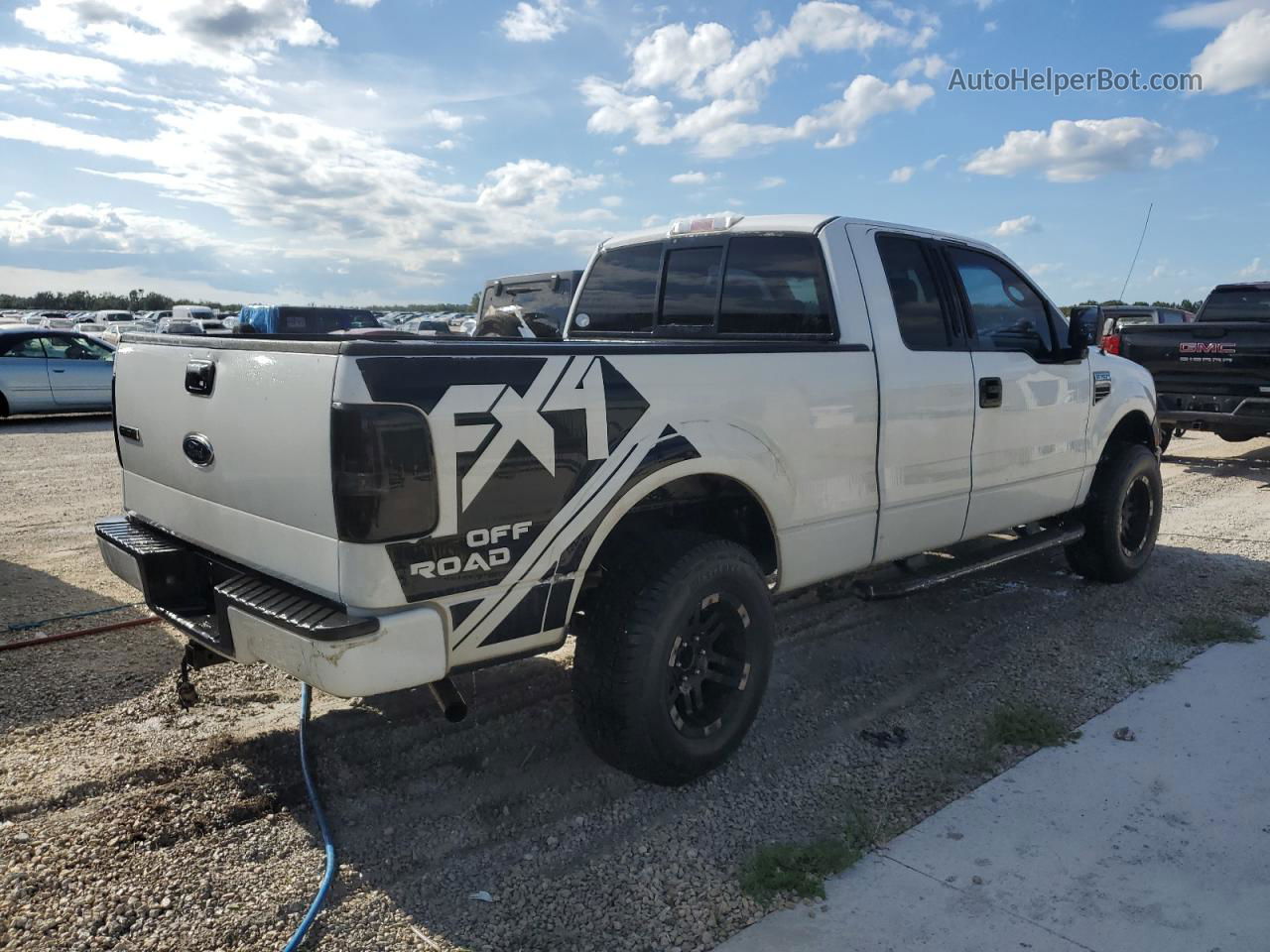 2005 Ford F150  White vin: 1FTRX14W05NB06241