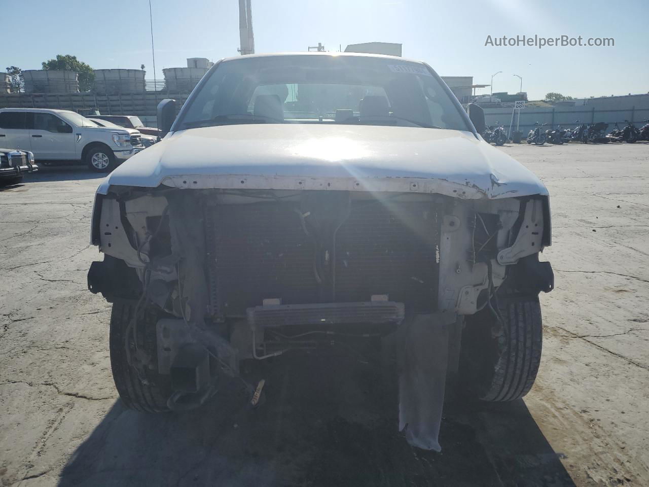 2005 Ford F150  White vin: 1FTRX14W45FA02653