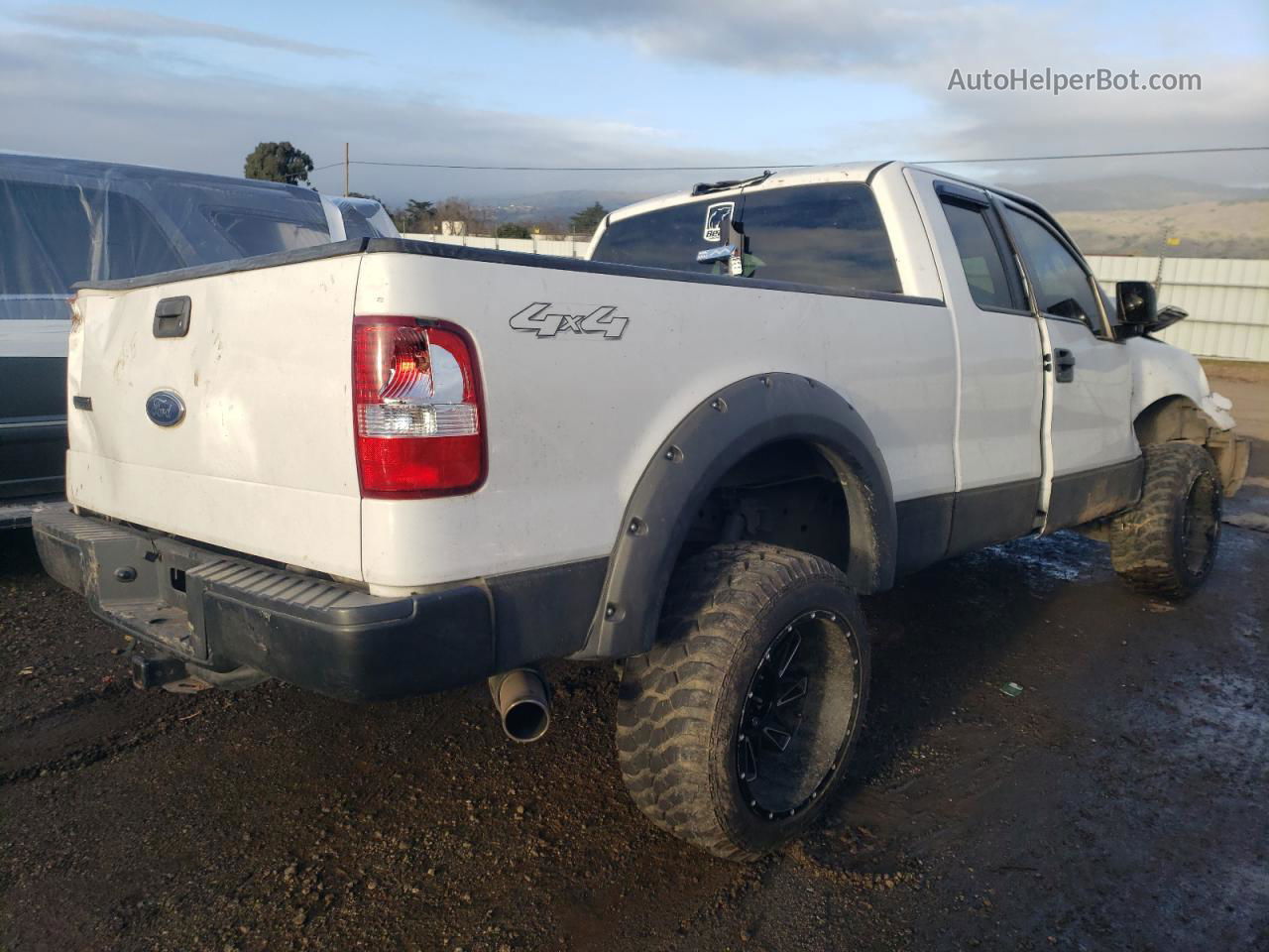 2005 Ford F150  White vin: 1FTRX14W55NB54141