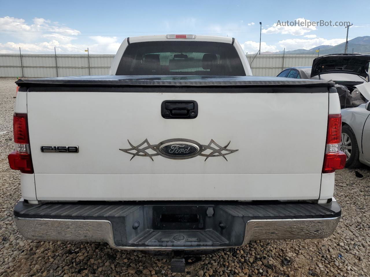 2005 Ford F150  White vin: 1FTRX14WX5KE59510