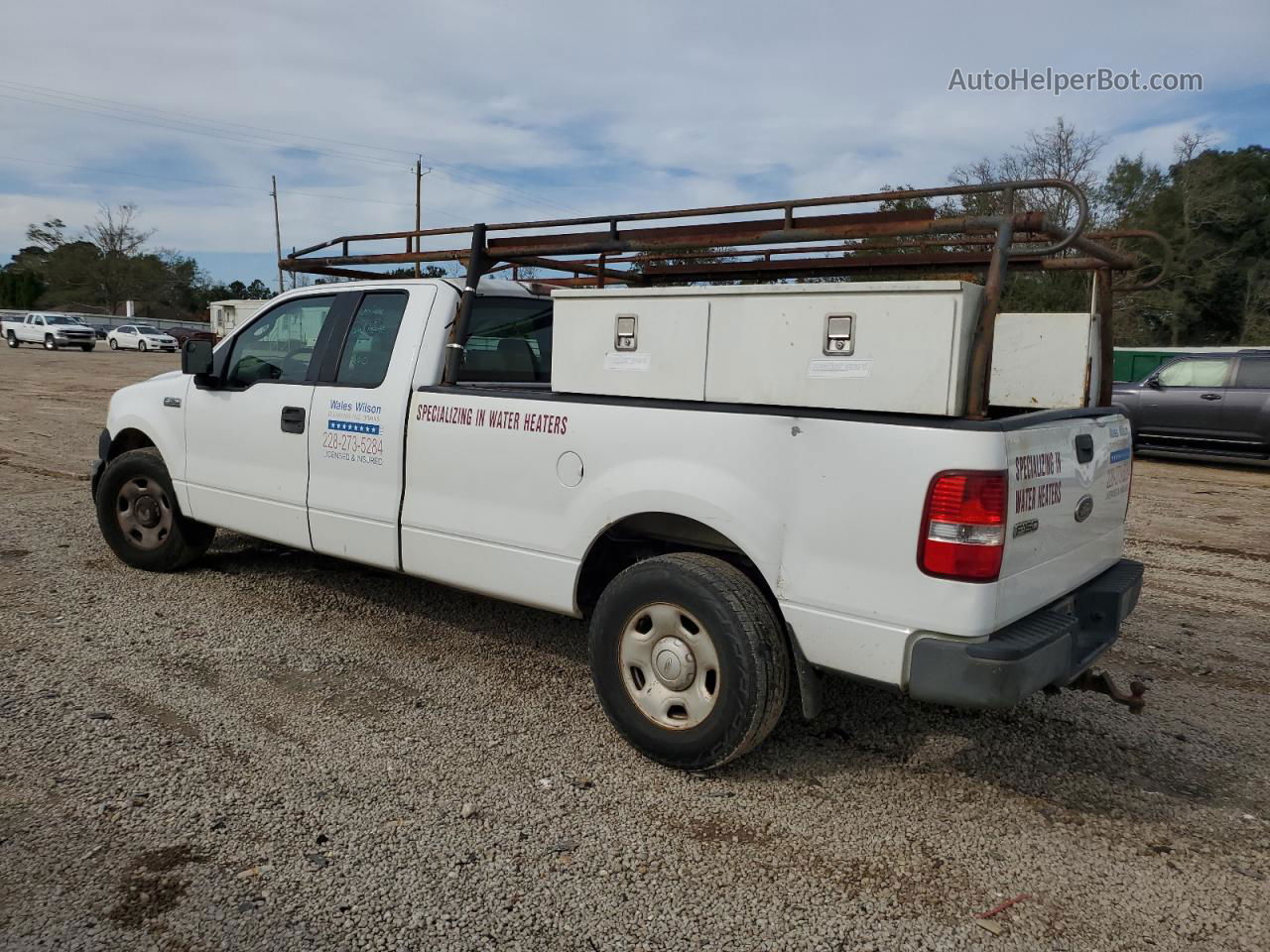 2005 Ford F150  White vin: 1FTVX12545NB84501