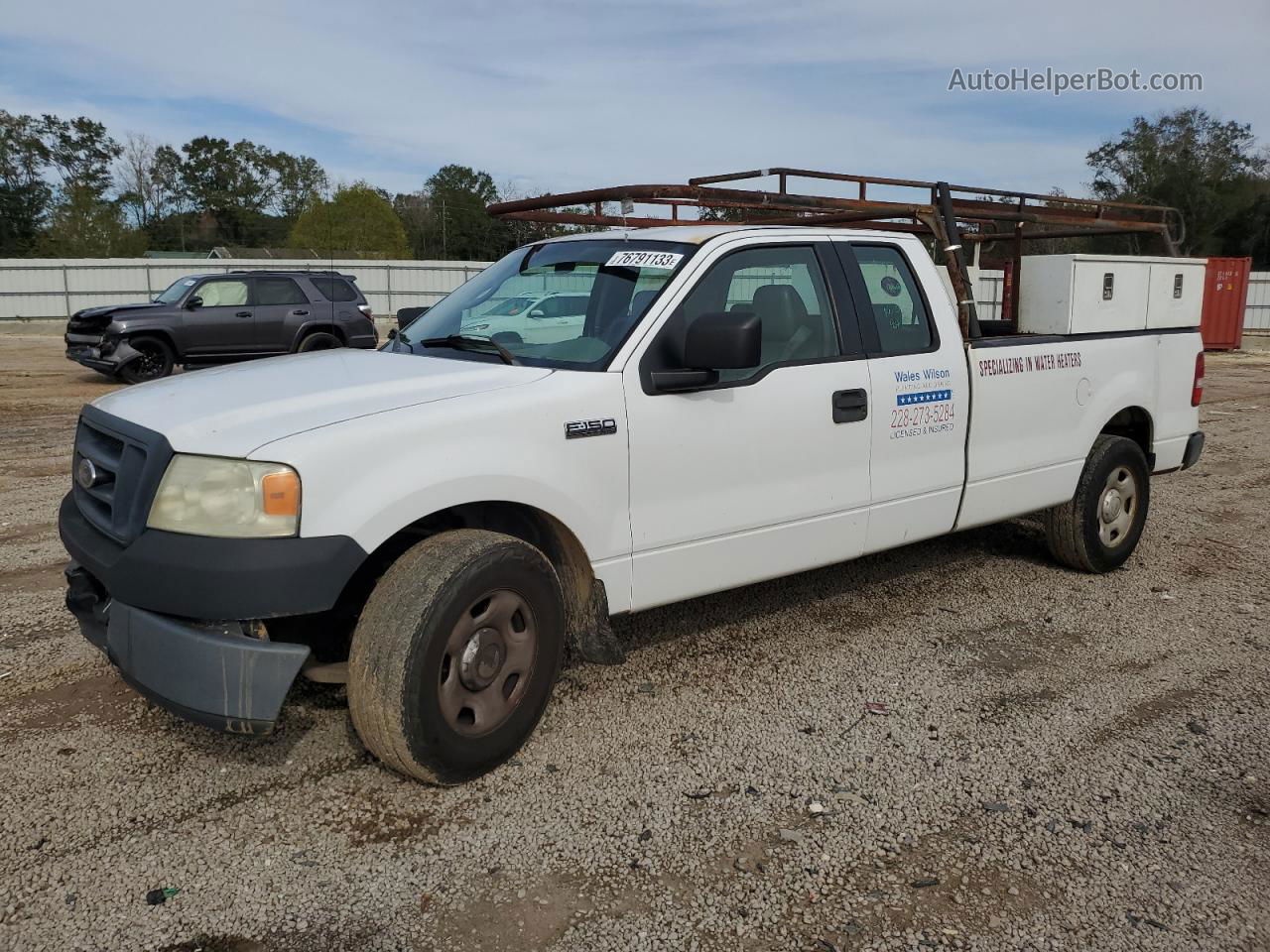 2005 Ford F150  White vin: 1FTVX12545NB84501