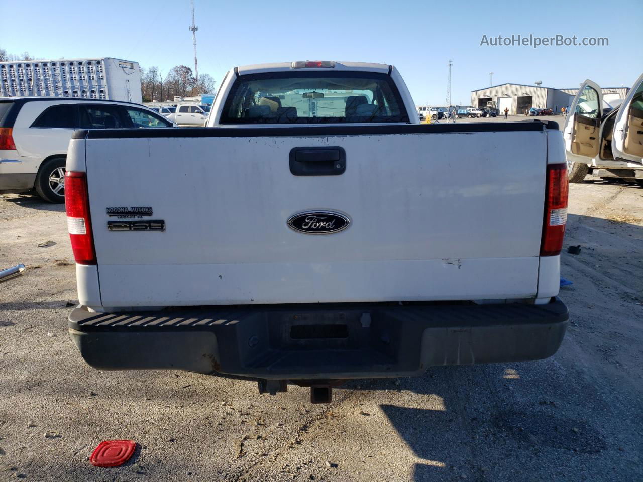 2005 Ford F150  White vin: 1FTVX12545NC01426