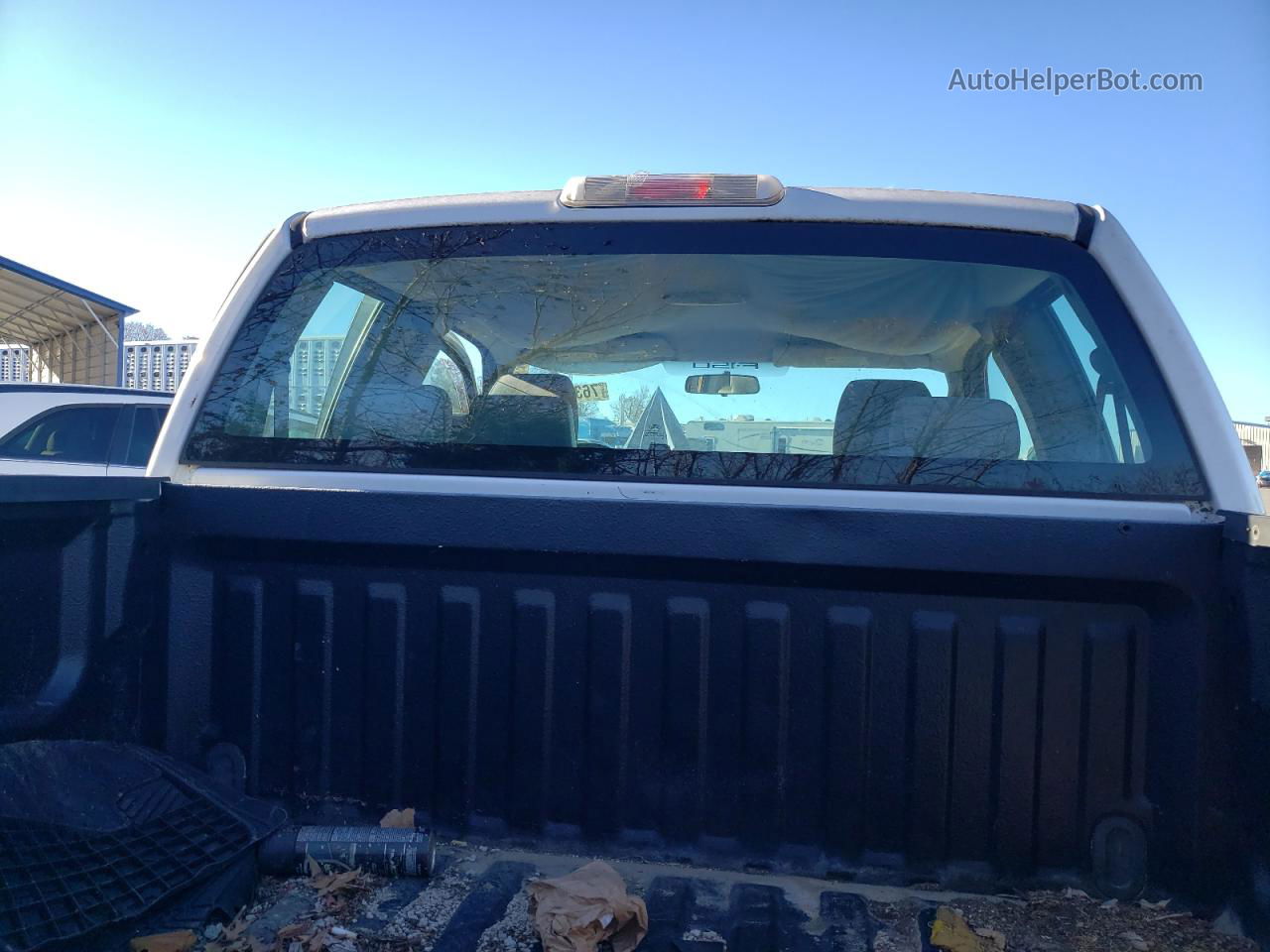 2005 Ford F150  White vin: 1FTVX12545NC01426