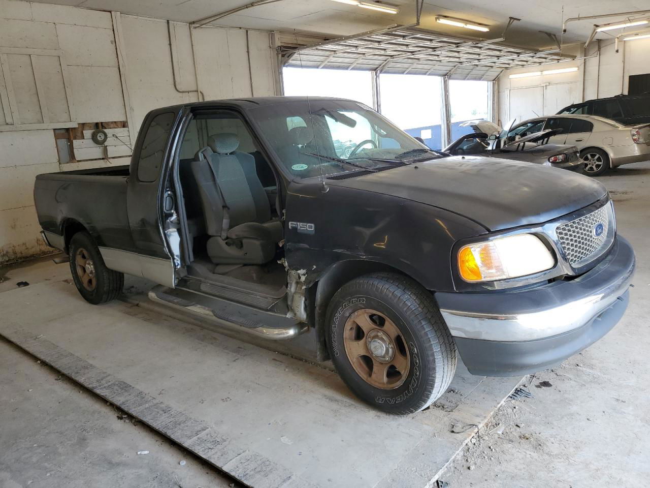 2001 Ford F150  Black vin: 1FTZX17281NB20360
