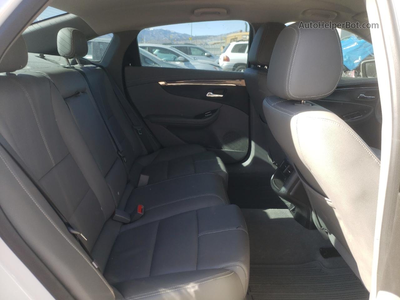 2017 Chevrolet Impala Lt Белый vin: 1G1105S35HU117854