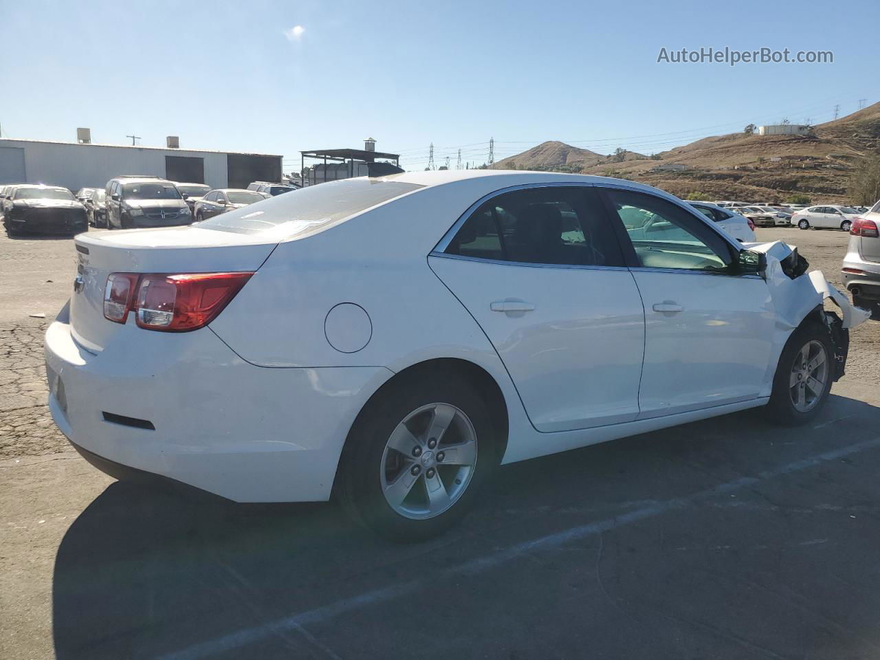 2015 Chevrolet Malibu Ls Белый vin: 1G11B5SL6FU118275