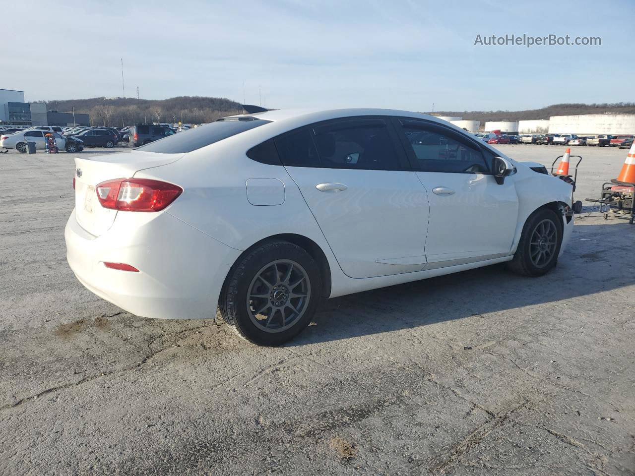 2018 Chevrolet Cruze Ls Белый vin: 1G1BB5SM5J7149862