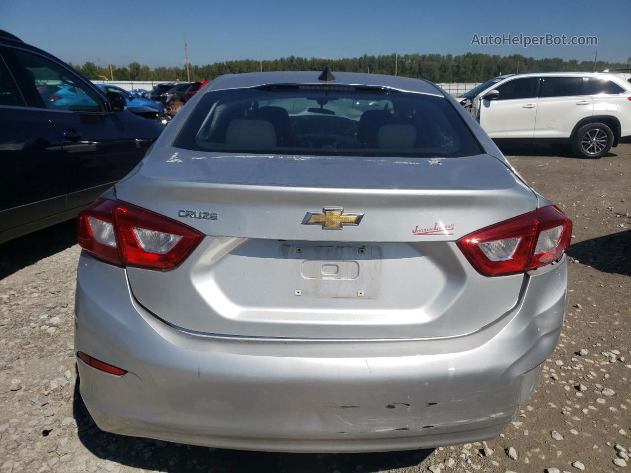 2018 Chevrolet Cruze Ls Серебряный vin: 1G1BC5SM0J7160054