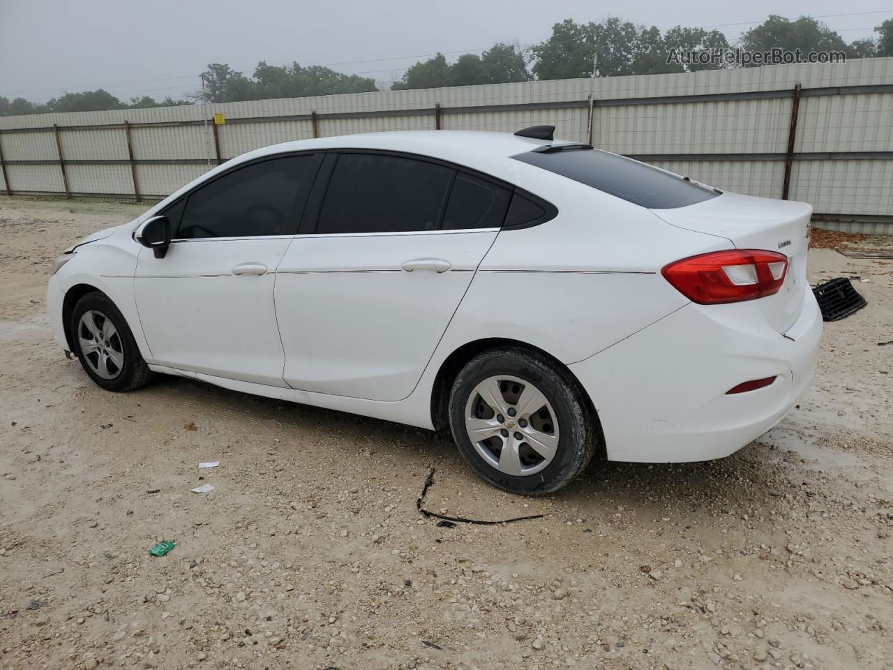 2017 Chevrolet Cruze Ls White vin: 1G1BC5SM1H7131561