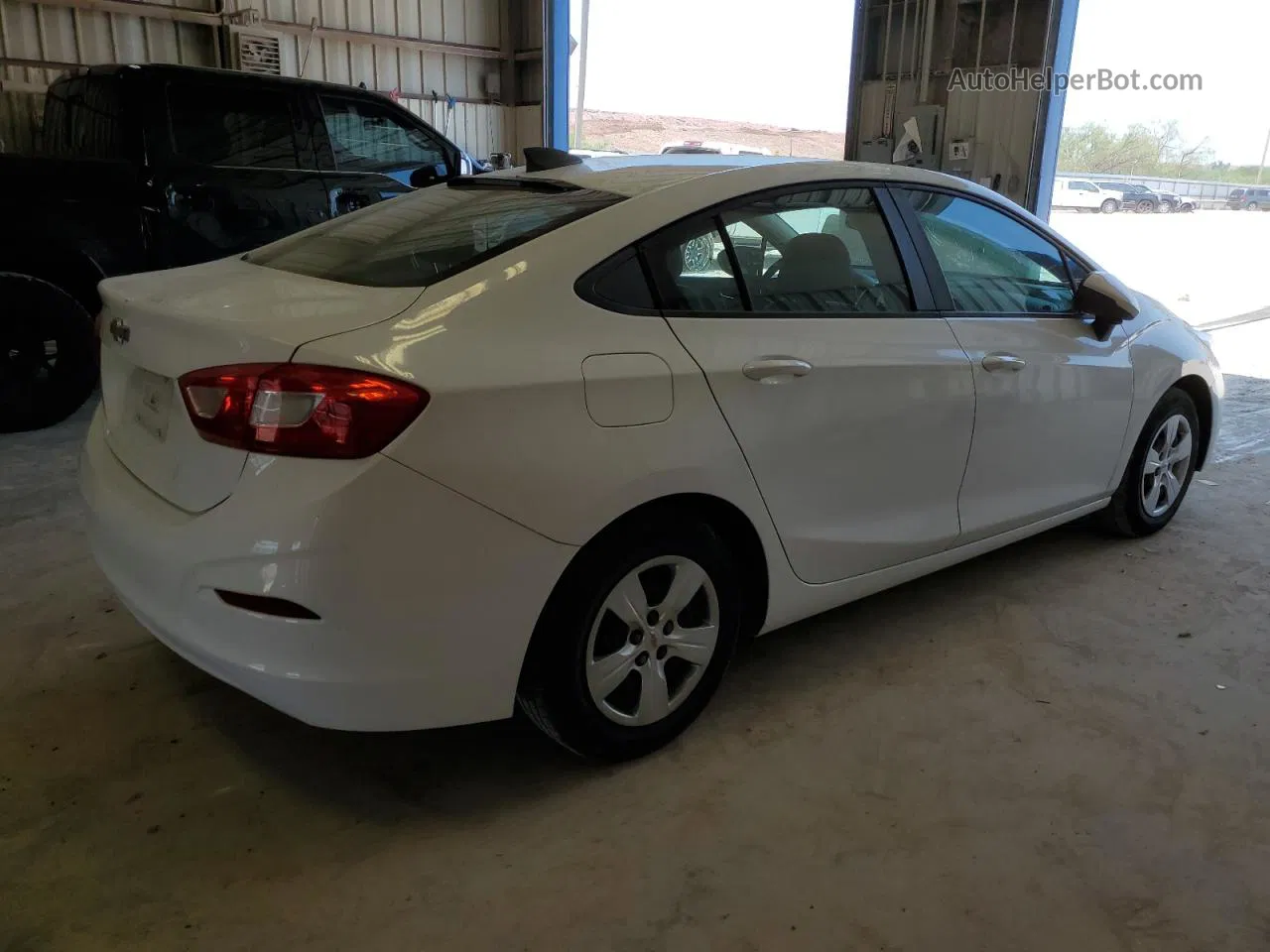 2016 Chevrolet Cruze Ls White vin: 1G1BC5SM2G7245762