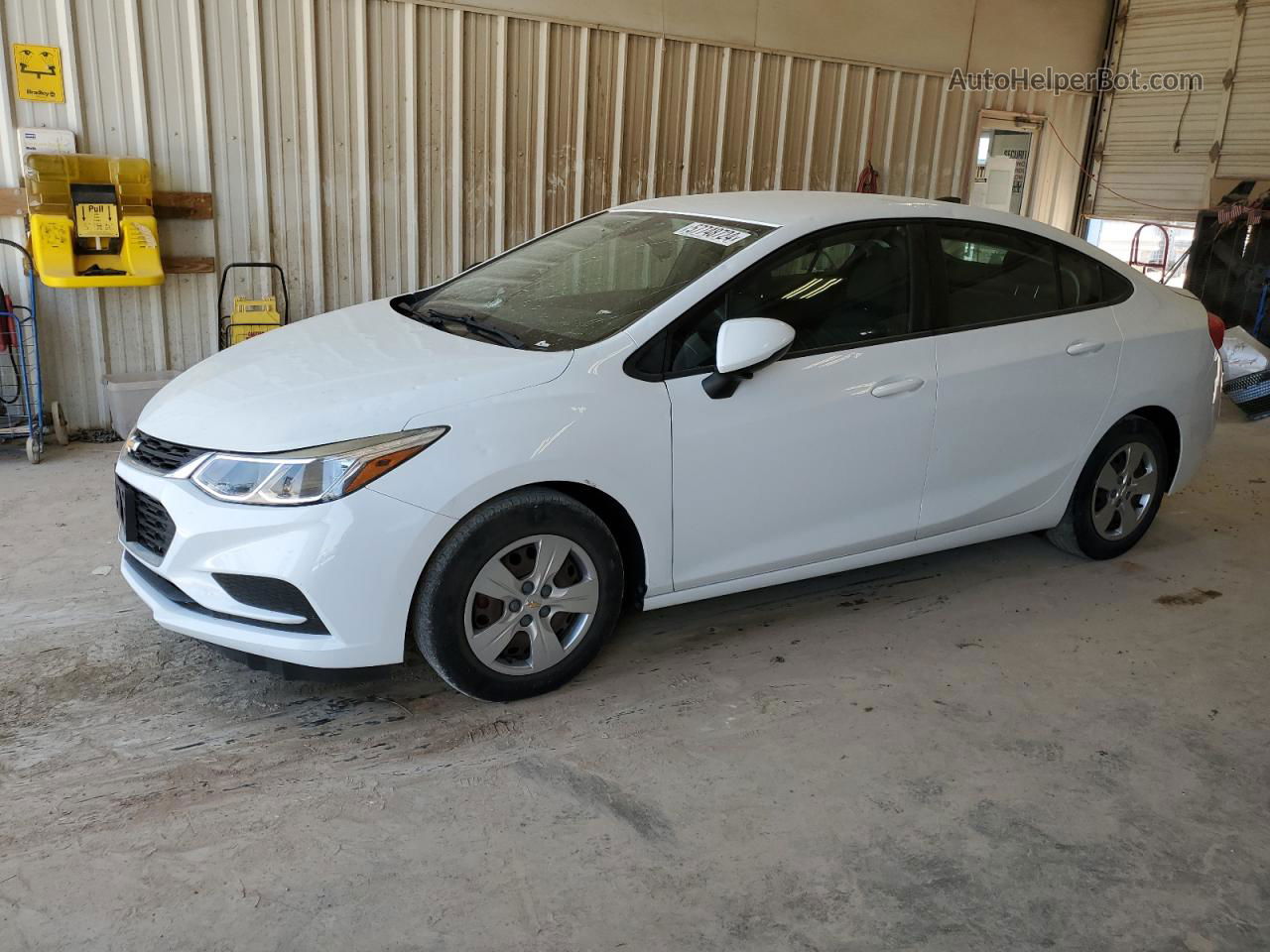 2016 Chevrolet Cruze Ls White vin: 1G1BC5SM2G7245762