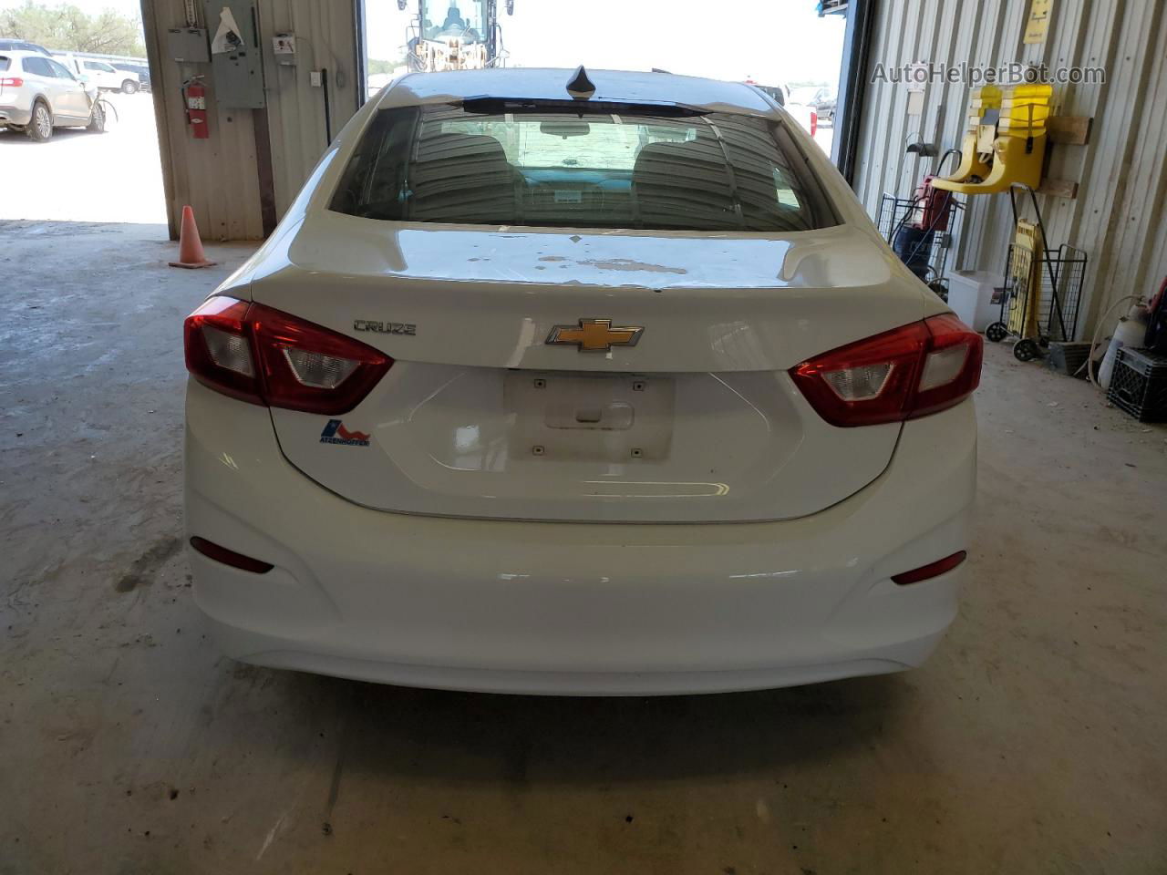 2016 Chevrolet Cruze Ls White vin: 1G1BC5SM2G7245762