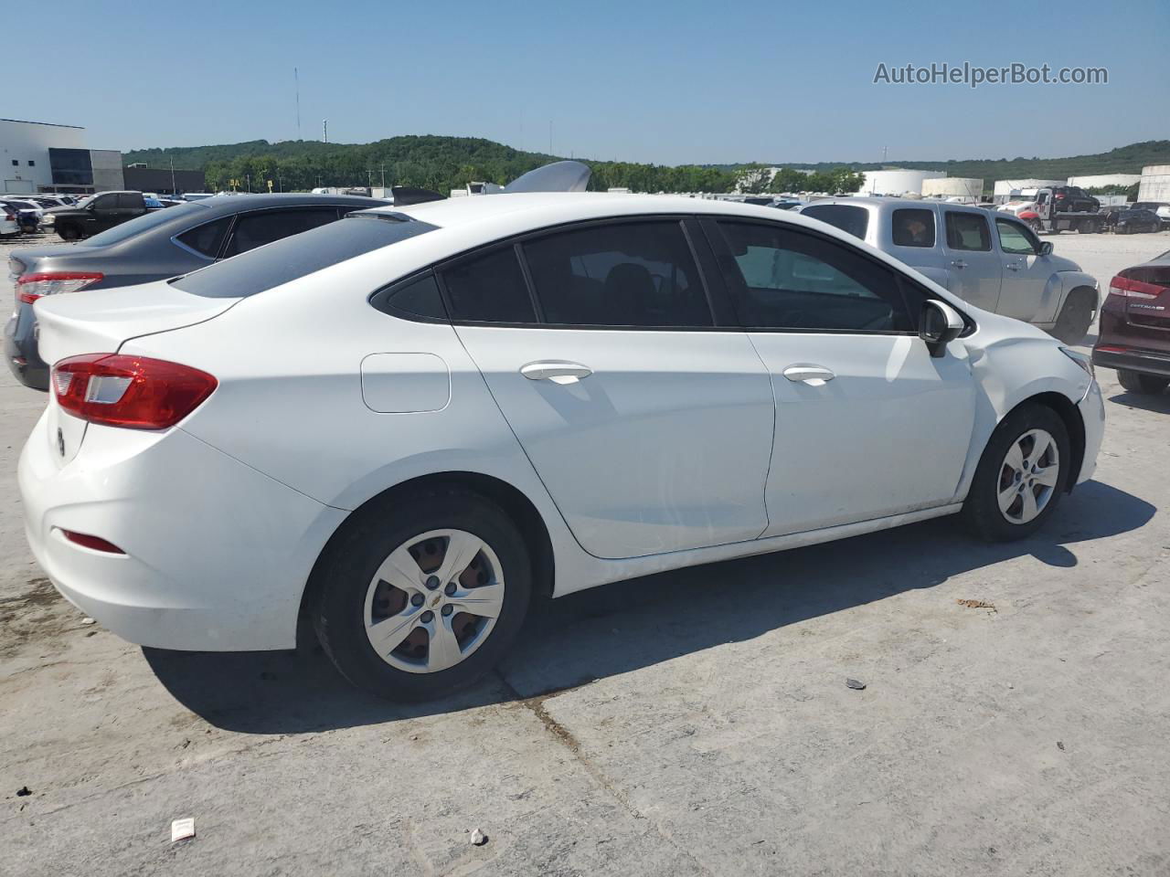 2017 Chevrolet Cruze Ls White vin: 1G1BC5SM2H7234696