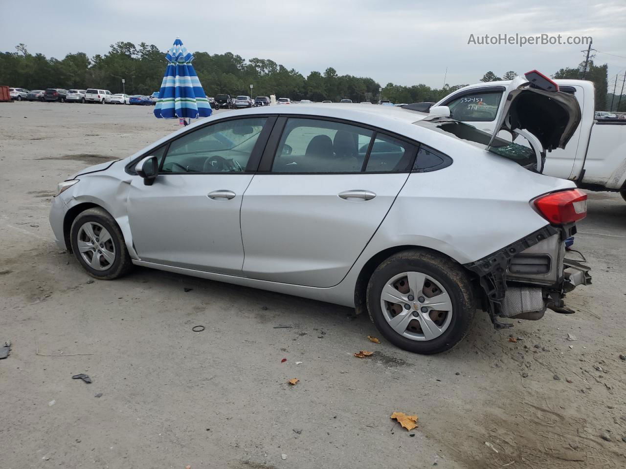 2018 Chevrolet Cruze Ls Серебряный vin: 1G1BC5SM2J7155504